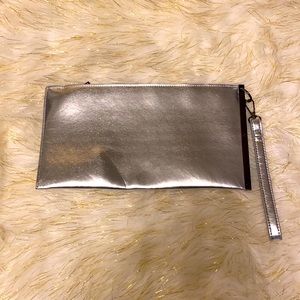 SILVER CLUTCH WRISTLET 😎